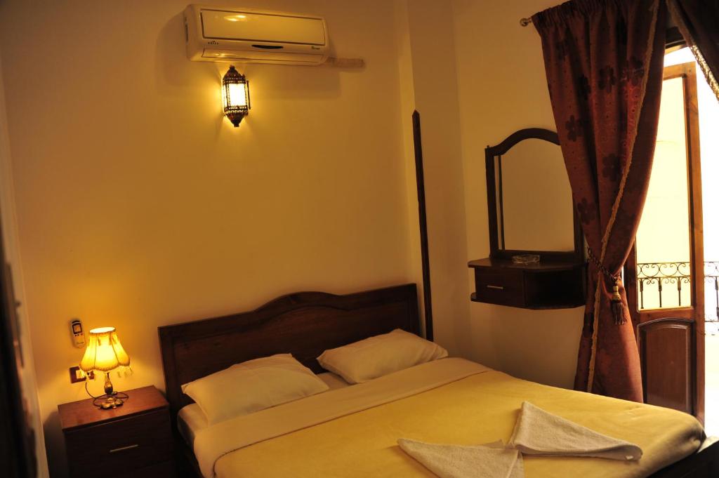 Al Hambra Hotel - image 3