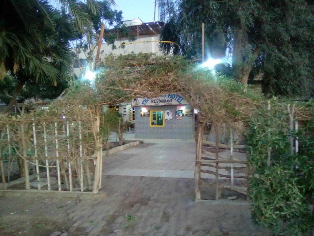 Pharaohs Hotel - image 4