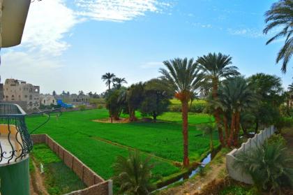 Farida Apartments - image 1