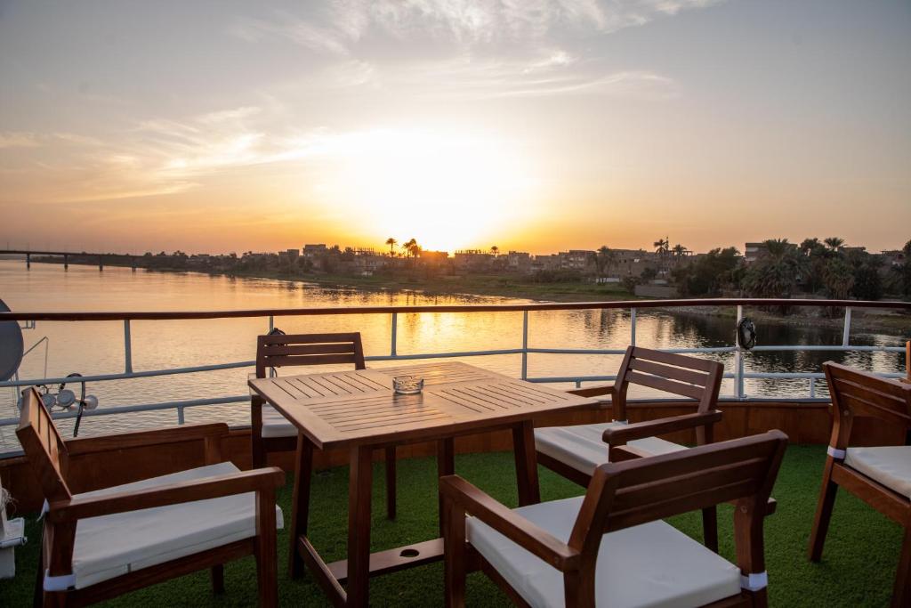 Champollion II 5 Stars Nile cruise - image 3